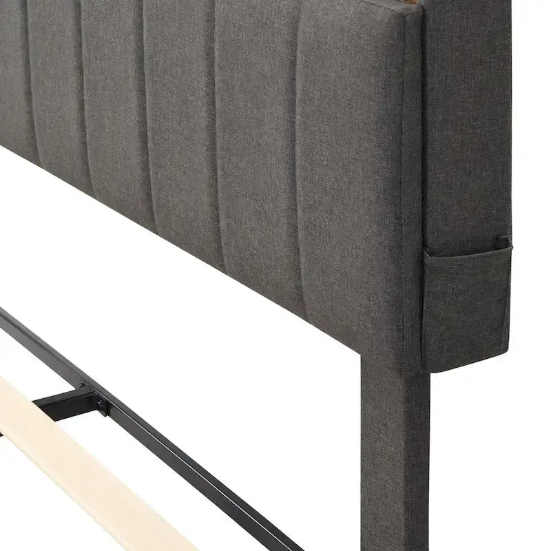 Lit plateforme rembourré grand format avec tête de lit de rangement et ports USB